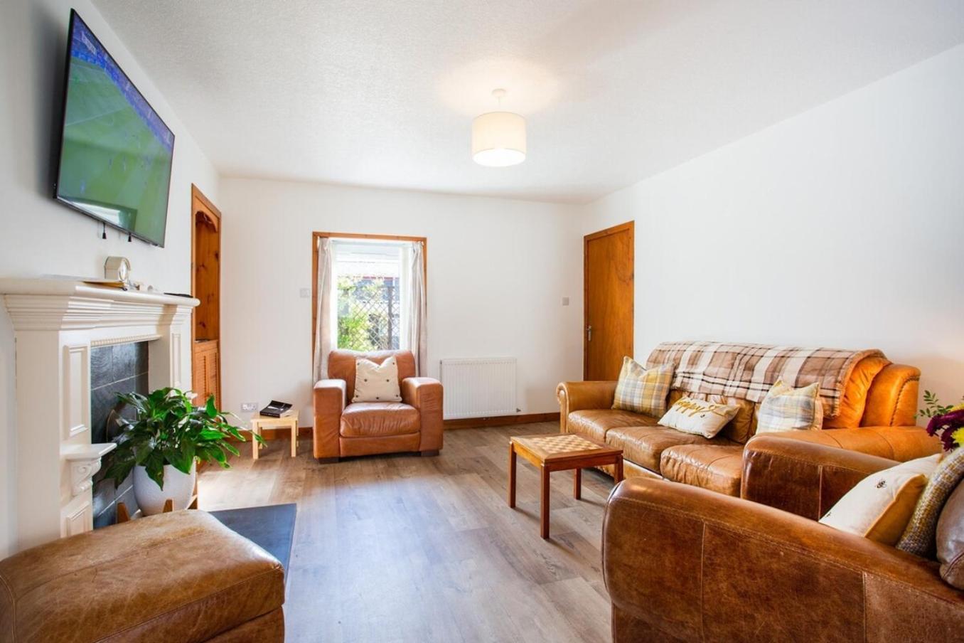 אלנס Mike'S 3-Bedroom Countryside Cottage מראה חיצוני תמונה