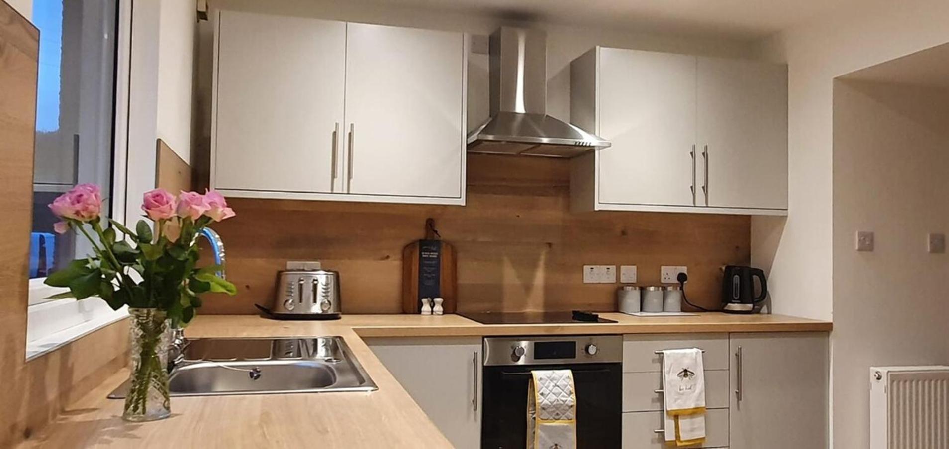 אלנס Mike'S 3-Bedroom Countryside Cottage מראה חיצוני תמונה